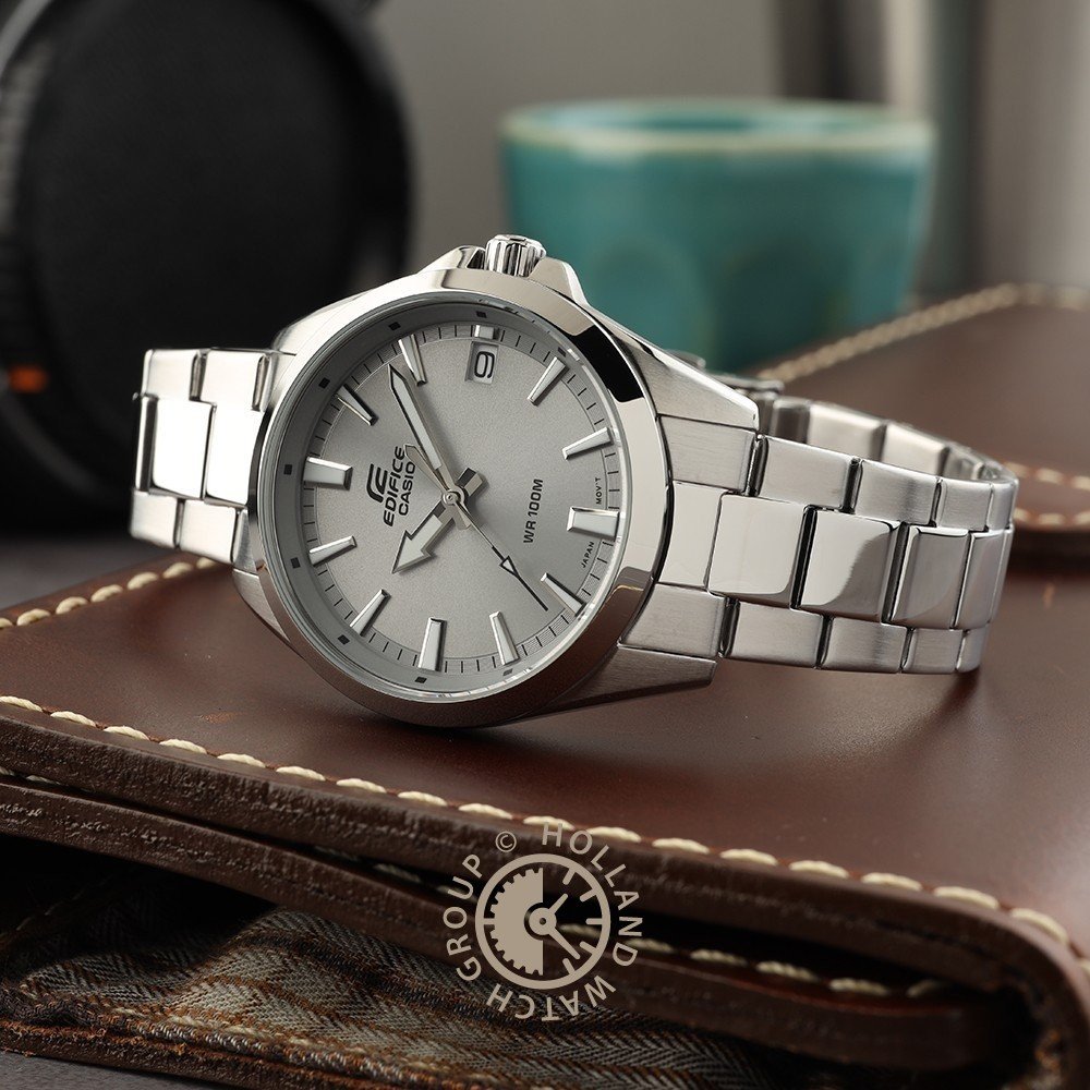 Wrist watch analog