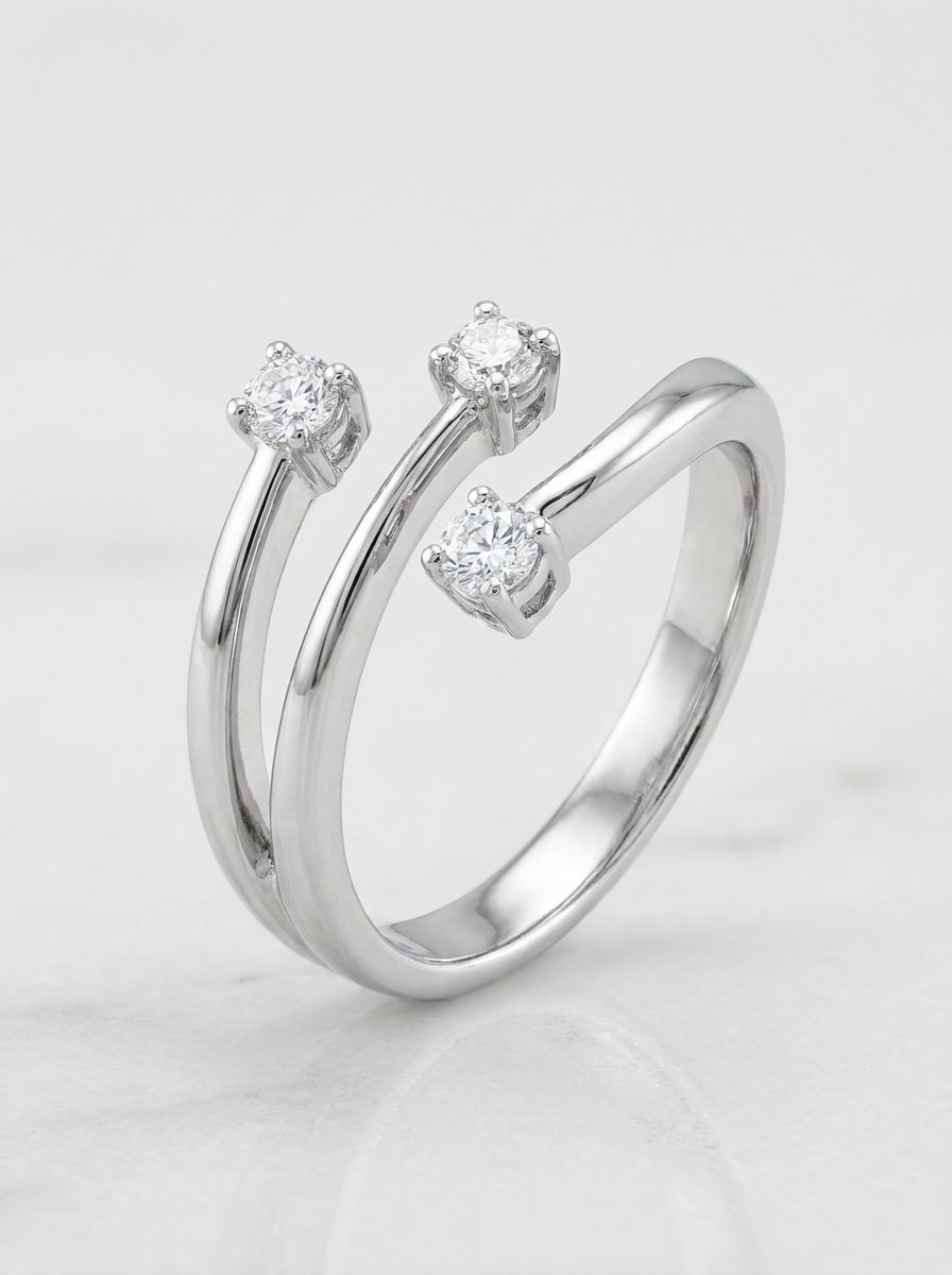 ANELLO TRILOGY IN FANTASIA CON DIAMANTI Oro g 3.90 - Diamanti ct 0.15