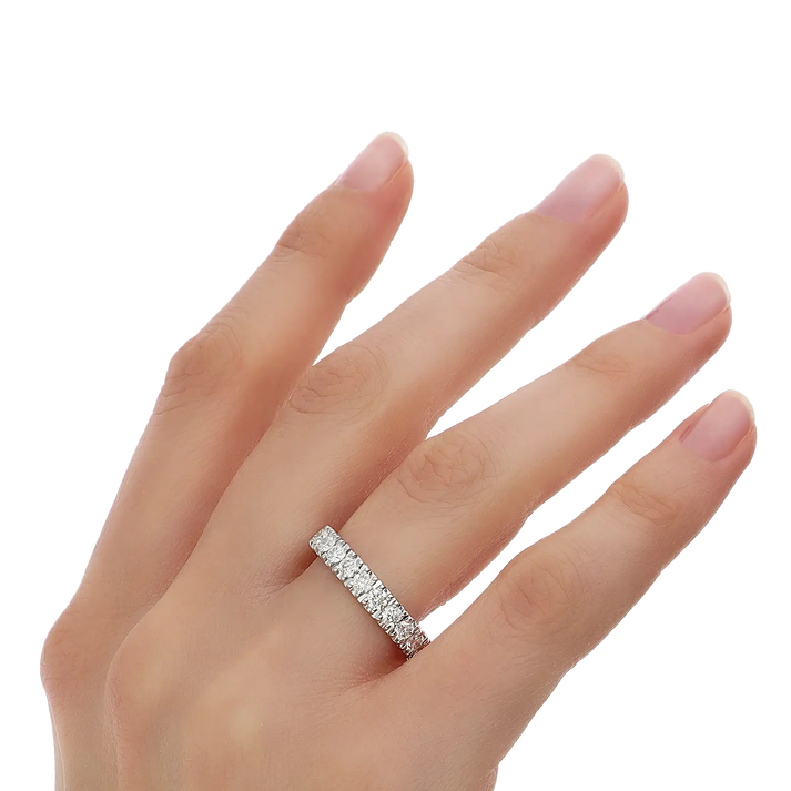 Anello girodito griff eternity deluxe in oro bianco e diamanti bianchi taglio brillante rotondo ct 1,85 colore G e purezza SI2 au gr 3,65