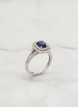 Anello con Zaffiro ct 1,13 doppio contorno diamanti ct 0,64 F-VS Grammi 4,3
