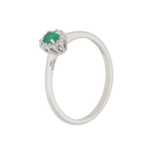 Anello contorno classico con smeraldo ovale e diamanti
