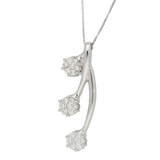 Pendente in oro bianco 3 fiori pendenti multi pietra ct. 0,60