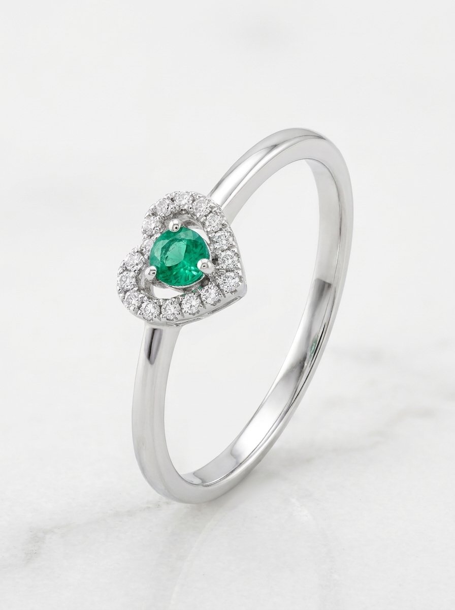 Anello oro bianco a cuore con smeraldo ct. 0,08 diamanti ct. 0,06 G-SI gr. 1,3