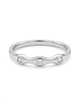 Anello ondine in oro bianco e 3 diamanti ct.0,06 G-SI au gr.1,3