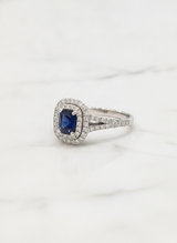 Anello con Zaffiro ct 1,13 doppio contorno diamanti ct 0,64 F-VS Grammi 4,3