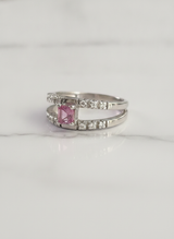 Anello in oro bianco cen zaffiro rosa centrale ct-0,5 e diamanti sul gambo ct.0,12 H-VS grammi 4,6