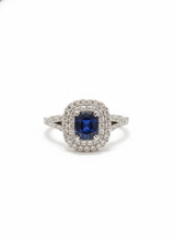 Anello con Zaffiro ct 1,13 doppio contorno diamanti ct 0,64 F-VS Grammi 4,3