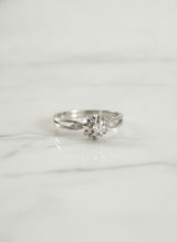 Anello stile vintage solitario in oro bianco e diamante Ct. 0,12 H- SI grammi 3,4