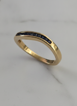 Anello riviera a onda in oro giallo e zaffiri blu ct.0,62 gr.3,7
