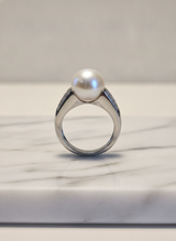 Anello con perla Akoya mm.11,5 diamanti ct.0,32 mis.16 gr.11