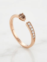 Anello aperto in oro rosa, diamante brown taglio goccia ct 0,08 e 6 diamanti sul gambo ct.0,09 F-SI au gr.1,5