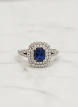 Anello con Zaffiro ct 1,13 doppio contorno diamanti ct 0,64 F-VS Grammi 4,3