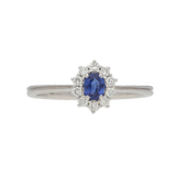 Anello contorno classico con zaffiro e diamanti