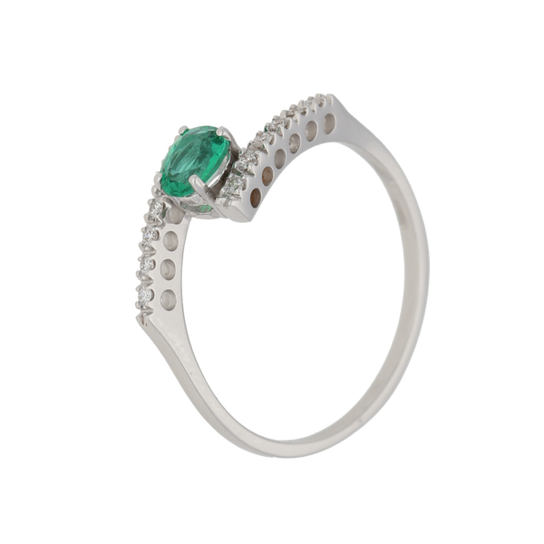 Anello  con smeraldo ovale e diamanti