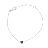 Bracciale in oro bianco con fiore centrale in diamanti neri