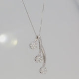 Pendente in oro bianco 3 fiori pendenti multi pietra ct. 0,60