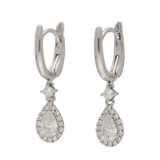 Orecchini con diamanti taglio goccia e contorno